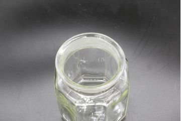 昭和レトロ　大・小　様々な用途に使える蓋付きガラス瓶5個セット(八角、キャニスター、ガラスビン、硝子、菓子瓶、フタ付き)(R-076446)
