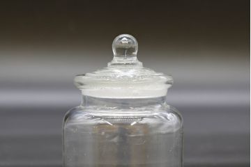 昭和レトロ　大・小　様々な用途に使える蓋付きガラス瓶5個セット(八角、キャニスター、ガラスビン、硝子、菓子瓶、フタ付き)(R-076446)