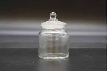 昭和レトロ　大・小　様々な用途に使える蓋付きガラス瓶5個セット(八角、キャニスター、ガラスビン、硝子、菓子瓶、フタ付き)(R-076446)