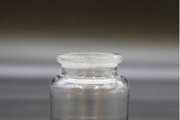 昭和レトロ　大・小　様々な用途に使える蓋付きガラス瓶5個セット(八角、キャニスター、ガラスビン、硝子、菓子瓶、フタ付き)(R-076446)