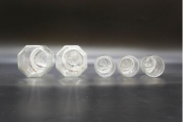 昭和レトロ　大・小　様々な用途に使える蓋付きガラス瓶5個セット(八角、キャニスター、ガラスビン、硝子、菓子瓶、フタ付き)(R-076446)