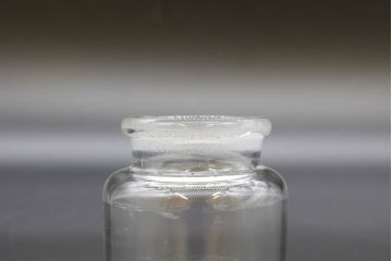 昭和レトロ　様々な用途に使える蓋付きガラス瓶5個セット(キャニスター、ガラスビン、硝子、菓子瓶、フタ付き)(R-076447)