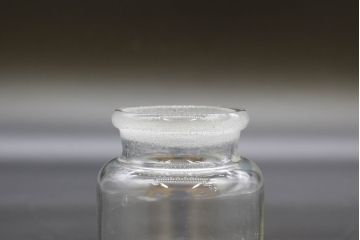 昭和レトロ　様々な用途に使える蓋付きガラス瓶5個セット(キャニスター、ガラスビン、硝子、菓子瓶、フタ付き)(R-076447)