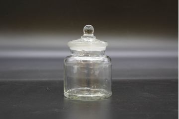 昭和レトロ　様々な用途に使える蓋付きガラス瓶5個セット(キャニスター、ガラスビン、硝子、菓子瓶、フタ付き)(R-076447)