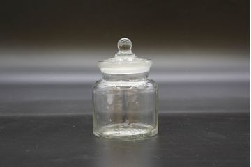 昭和レトロ　様々な用途に使える蓋付きガラス瓶5個セット(キャニスター、ガラスビン、硝子、菓子瓶、フタ付き)(R-076447)