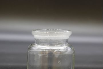 昭和レトロ　様々な用途に使える蓋付きガラス瓶5個セット(キャニスター、ガラスビン、硝子、菓子瓶、フタ付き)(R-076447)
