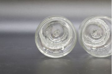 昭和レトロ　様々な用途に使える蓋付きガラス瓶5個セット(キャニスター、ガラスビン、硝子、菓子瓶、フタ付き)(R-076447)