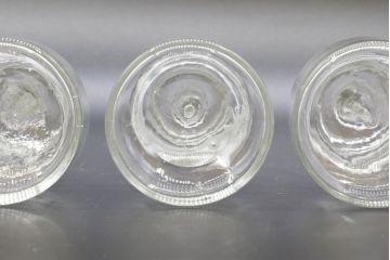 昭和レトロ　様々な用途に使える蓋付きガラス瓶5個セット(キャニスター、ガラスビン、硝子、菓子瓶、フタ付き)(R-076447)