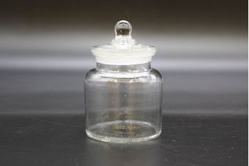 昭和レトロ　様々な用途に使える蓋付きガラス瓶5個セット(キャニスター、ガラスビン、硝子、菓子瓶、フタ付き)(R-076448)