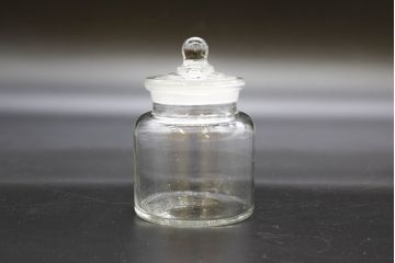 昭和レトロ　様々な用途に使える蓋付きガラス瓶5個セット(キャニスター、ガラスビン、硝子、菓子瓶、フタ付き)(R-076448)