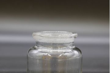 昭和レトロ　様々な用途に使える蓋付きガラス瓶5個セット(キャニスター、ガラスビン、硝子、菓子瓶、フタ付き)(R-076448)