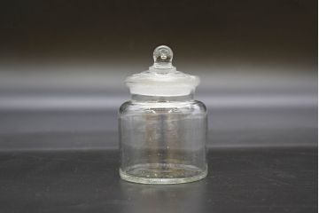 昭和レトロ　様々な用途に使える蓋付きガラス瓶5個セット(キャニスター、ガラスビン、硝子、菓子瓶、フタ付き)(R-076448)