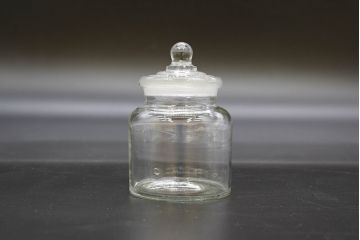 昭和レトロ　様々な用途に使える蓋付きガラス瓶5個セット(キャニスター、ガラスビン、硝子、菓子瓶、フタ付き)(R-076448)