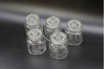 昭和レトロ　様々な用途に使える蓋付きガラス瓶5個セット(キャニスター、ガラスビン、硝子、菓子瓶、フタ付き)(R-076449)