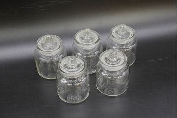 昭和レトロ　様々な用途に使える蓋付きガラス瓶5個セット(キャニスター、ガラスビン、硝子、菓子瓶、フタ付き)(R-076449)