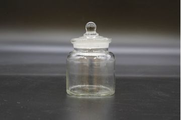 昭和レトロ　様々な用途に使える蓋付きガラス瓶5個セット(キャニスター、ガラスビン、硝子、菓子瓶、フタ付き)(R-076449)