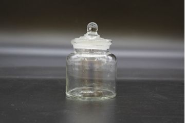 昭和レトロ　様々な用途に使える蓋付きガラス瓶5個セット(キャニスター、ガラスビン、硝子、菓子瓶、フタ付き)(R-076449)