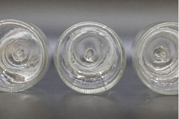 昭和レトロ　様々な用途に使える蓋付きガラス瓶5個セット(キャニスター、ガラスビン、硝子、菓子瓶、フタ付き)(R-076449)