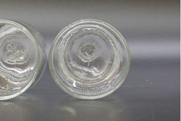 昭和レトロ　様々な用途に使える蓋付きガラス瓶5個セット(キャニスター、ガラスビン、硝子、菓子瓶、フタ付き)(R-076449)