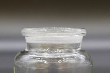 昭和レトロ　様々な用途に使える蓋付きガラス瓶5個セット(キャニスター、ガラスビン、硝子、菓子瓶、フタ付き)(R-076450)