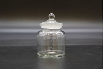 昭和レトロ　様々な用途に使える蓋付きガラス瓶5個セット(キャニスター、ガラスビン、硝子、菓子瓶、フタ付き)(R-076450)