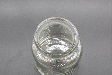 昭和レトロ　様々な用途に使える蓋付きガラス瓶5個セット(キャニスター、ガラスビン、硝子、菓子瓶、フタ付き)(R-076450)