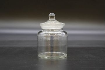 昭和レトロ　様々な用途に使える蓋付きガラス瓶5個セット(キャニスター、ガラスビン、硝子、菓子瓶、フタ付き)(R-076450)