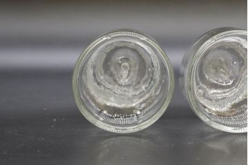 昭和レトロ　様々な用途に使える蓋付きガラス瓶5個セット(キャニスター、ガラスビン、硝子、菓子瓶、フタ付き)(R-076450)