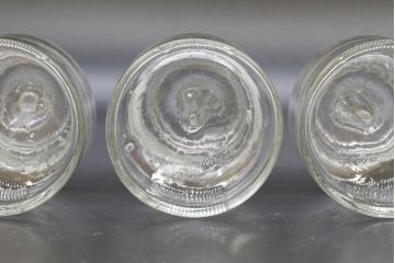 昭和レトロ　様々な用途に使える蓋付きガラス瓶5個セット(キャニスター、ガラスビン、硝子、菓子瓶、フタ付き)(R-076450)