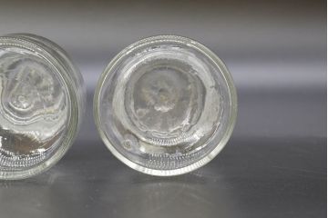 昭和レトロ　様々な用途に使える蓋付きガラス瓶5個セット(キャニスター、ガラスビン、硝子、菓子瓶、フタ付き)(R-076450)