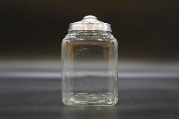 アンティーク雑貨　当時物　デッドストック　アルミ蓋　レトロな雰囲気を醸し出すガラス瓶3個セット(角型、角瓶、キャニスター、ガラスビン、菓子瓶)(R-076451)