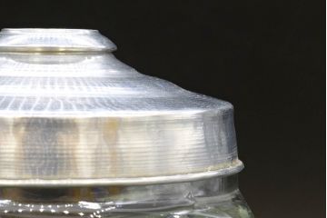 アンティーク雑貨　当時物　デッドストック　アルミ蓋　レトロな雰囲気を醸し出すガラス瓶3個セット(角型、角瓶、キャニスター、ガラスビン、菓子瓶)(R-076451)