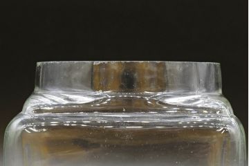 アンティーク雑貨　当時物　デッドストック　アルミ蓋　レトロな雰囲気を醸し出すガラス瓶3個セット(角型、角瓶、キャニスター、ガラスビン、菓子瓶)(R-076451)
