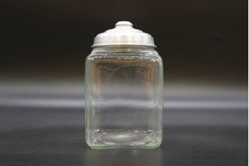 アンティーク雑貨　当時物　デッドストック　アルミ蓋　レトロな雰囲気を醸し出すガラス瓶3個セット(角型、角瓶、キャニスター、ガラスビン、菓子瓶)(R-076451)
