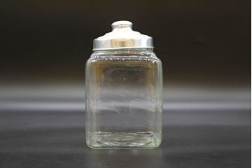 アンティーク雑貨　当時物　デッドストック　アルミ蓋　レトロな雰囲気を醸し出すガラス瓶3個セット(角型、角瓶、キャニスター、ガラスビン、菓子瓶)(R-076451)