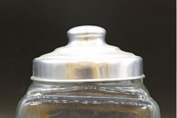 アンティーク雑貨　当時物　デッドストック　アルミ蓋　レトロな雰囲気を醸し出すガラス瓶3個セット(角型、角瓶、キャニスター、ガラスビン、菓子瓶)(R-076451)