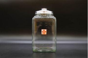 アンティーク雑貨　当時物　デッドストック　アルミ蓋　レトロな雰囲気たっぷりのガラス瓶2個セット(角型、角瓶、キャニスター、硝子、ガラスビン、菓子瓶、フタ付き)(R-076452)