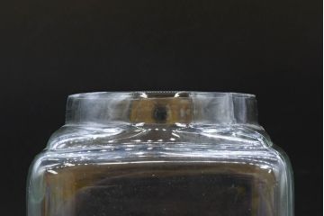 アンティーク雑貨　当時物　デッドストック　アルミ蓋　レトロな雰囲気たっぷりのガラス瓶2個セット(角型、角瓶、キャニスター、硝子、ガラスビン、菓子瓶、フタ付き)(R-076452)