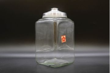 アンティーク雑貨　当時物　デッドストック　アルミ蓋　レトロな雰囲気たっぷりのガラス瓶2個セット(角型、角瓶、キャニスター、硝子、ガラスビン、菓子瓶、フタ付き)(R-076452)