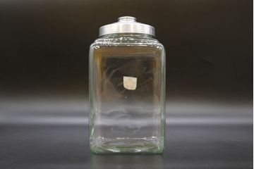 アンティーク雑貨　当時物　デッドストック　アルミ蓋　大・中・小　組み合わせが楽しめる蓋付きガラス瓶3個セット(角瓶、角型、硝子、キャニスター、ガラスビン、菓子瓶、小物入れ、ディスプレイ雑貨、古道具、店舗什器、フタ付き)(R-076453)