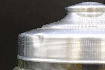 アンティーク雑貨　当時物　デッドストック　アルミ蓋　大・中・小　組み合わせが楽しめる蓋付きガラス瓶3個セット(角瓶、角型、硝子、キャニスター、ガラスビン、菓子瓶、小物入れ、ディスプレイ雑貨、古道具、店舗什器、フタ付き)(R-076453)