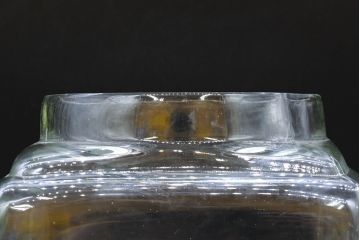アンティーク雑貨　当時物　デッドストック　アルミ蓋　大・中・小　組み合わせが楽しめる蓋付きガラス瓶3個セット(角瓶、角型、硝子、キャニスター、ガラスビン、菓子瓶、小物入れ、ディスプレイ雑貨、古道具、店舗什器、フタ付き)(R-076453)