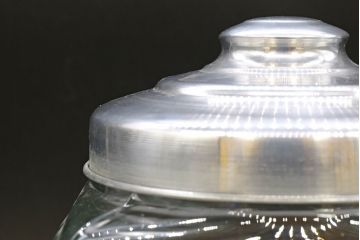 アンティーク雑貨　当時物　デッドストック　アルミ蓋　大・中・小　組み合わせが楽しめる蓋付きガラス瓶3個セット(角瓶、角型、硝子、キャニスター、ガラスビン、菓子瓶、小物入れ、ディスプレイ雑貨、古道具、店舗什器、フタ付き)(R-076453)