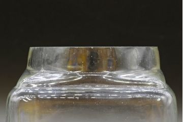 アンティーク雑貨　当時物　デッドストック　アルミ蓋　大・中・小　組み合わせが楽しめる蓋付きガラス瓶3個セット(角瓶、角型、硝子、キャニスター、ガラスビン、菓子瓶、小物入れ、ディスプレイ雑貨、古道具、店舗什器、フタ付き)(R-076453)