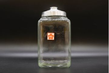 アンティーク雑貨　当時物　デッドストック　アルミ蓋　大・中・小　色々な用途に使える蓋付きガラス瓶3個セット(角瓶、角型、キャニスター、ガラスビン、菓子瓶、硝子、小物入れ、ディスプレイ雑貨、古道具、店舗什器、フタ付き)(R-076454)