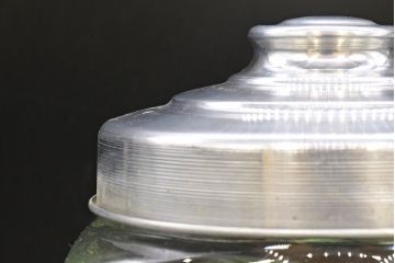 アンティーク雑貨　当時物　デッドストック　アルミ蓋　大・中・小　色々な用途に使える蓋付きガラス瓶3個セット(角瓶、角型、キャニスター、ガラスビン、菓子瓶、硝子、小物入れ、ディスプレイ雑貨、古道具、店舗什器、フタ付き)(R-076454)