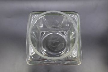 アンティーク雑貨　当時物　デッドストック　アルミ蓋　大・中・小　色々な用途に使える蓋付きガラス瓶3個セット(角瓶、角型、キャニスター、ガラスビン、菓子瓶、硝子、小物入れ、ディスプレイ雑貨、古道具、店舗什器、フタ付き)(R-076454)