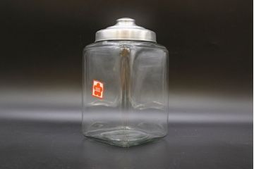 アンティーク雑貨　当時物　デッドストック　アルミ蓋　大・中・小　色々な用途に使える蓋付きガラス瓶3個セット(角瓶、角型、キャニスター、ガラスビン、菓子瓶、硝子、小物入れ、ディスプレイ雑貨、古道具、店舗什器、フタ付き)(R-076454)