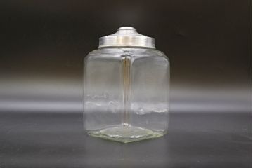 アンティーク雑貨　当時物　デッドストック　アルミ蓋　大・中・小　色々な用途に使える蓋付きガラス瓶3個セット(角瓶、角型、キャニスター、ガラスビン、菓子瓶、硝子、小物入れ、ディスプレイ雑貨、古道具、店舗什器、フタ付き)(R-076454)