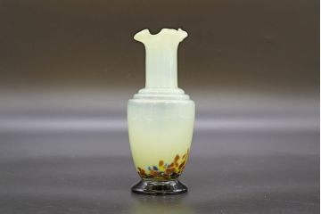 昭和レトロ　戦前　大正　可愛らしいデザインの古いマーブルガラス花瓶2個セット(フリル、色被せ、一輪挿し、花入、花器、硝子、吹きガラス)(R-076456)